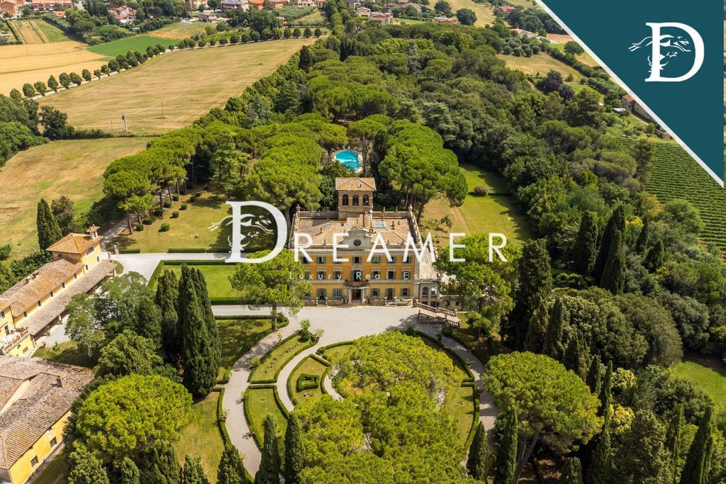 Вилла в Перудже, Италия, 4 000 м² - фото 1