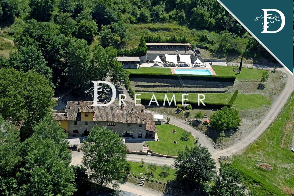 Дом в Реджелло, Италия, 900 м² - фото 1