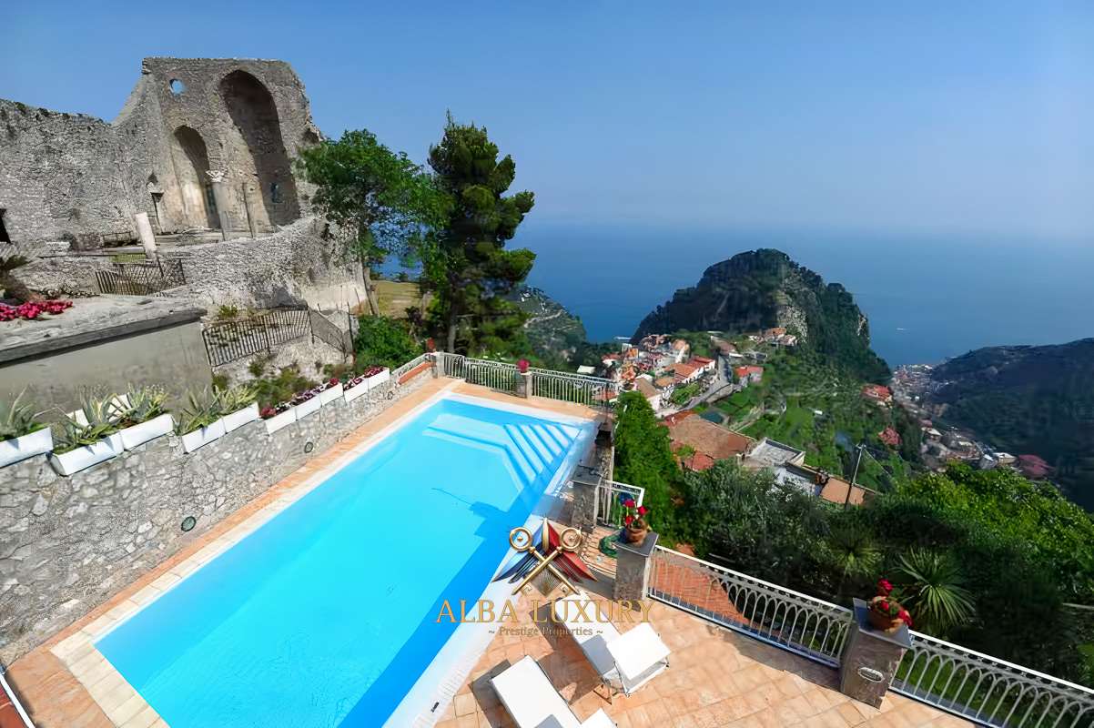Вилла via Sant'Eustacchio, Италия, 300 м² - фото 1