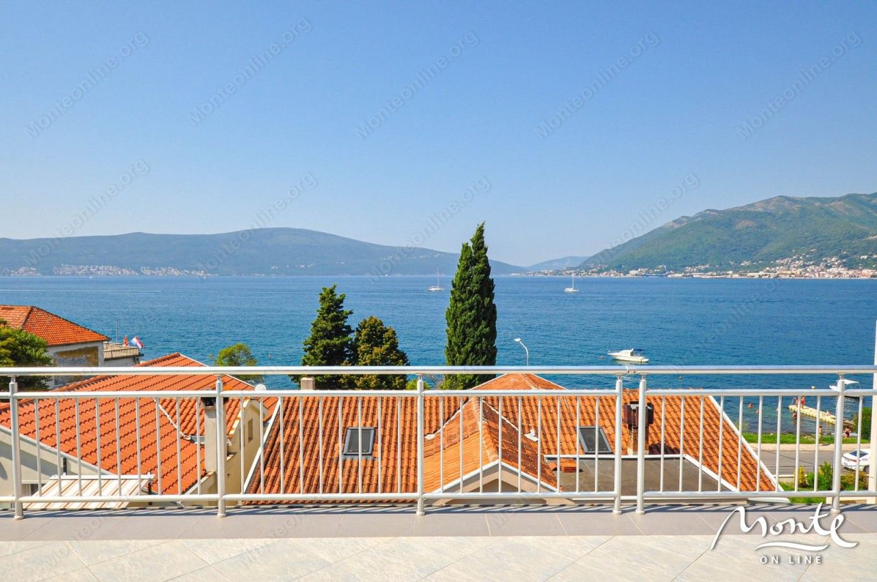 Инвестиционный проект в Тивате, Черногория, 220 м² - фото 1