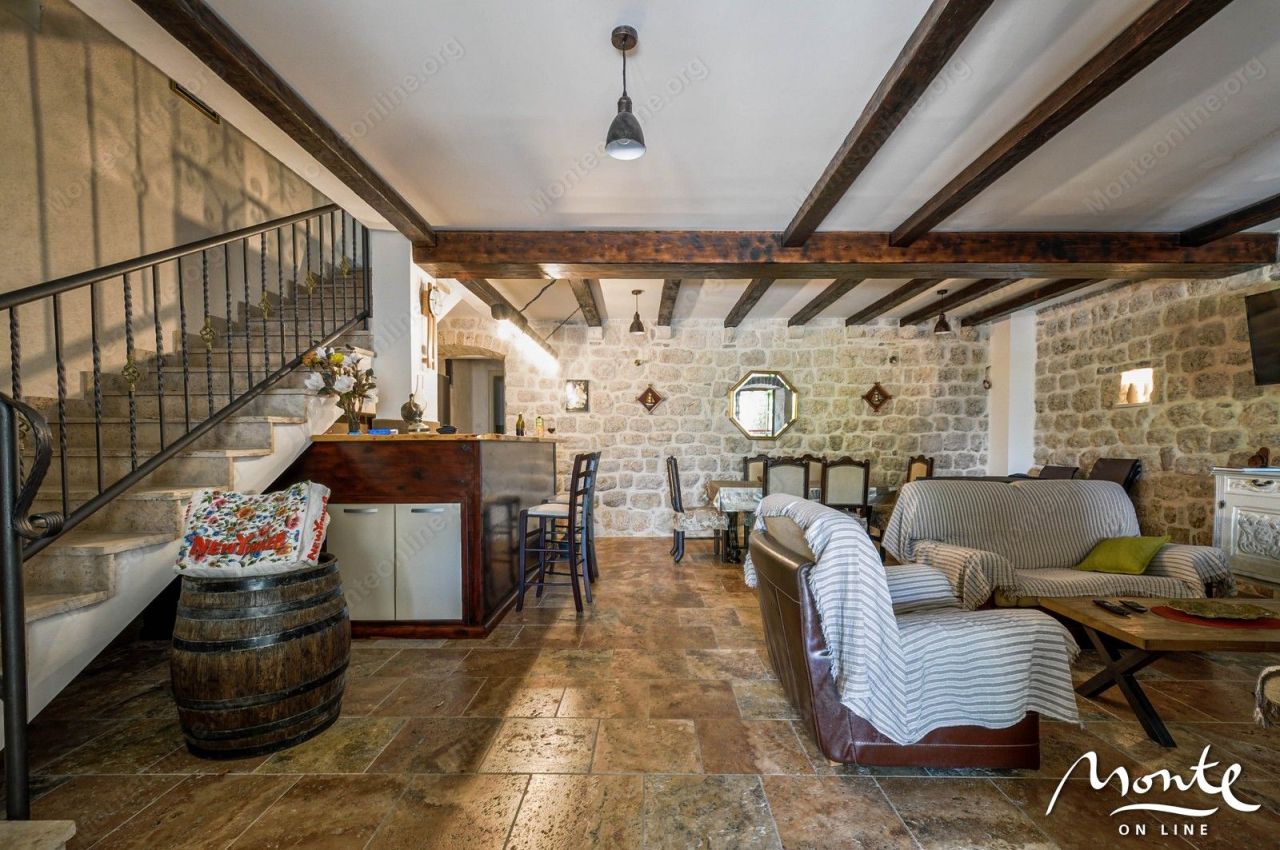 Вилла в Доброте, Черногория, 415 м² - фото 2