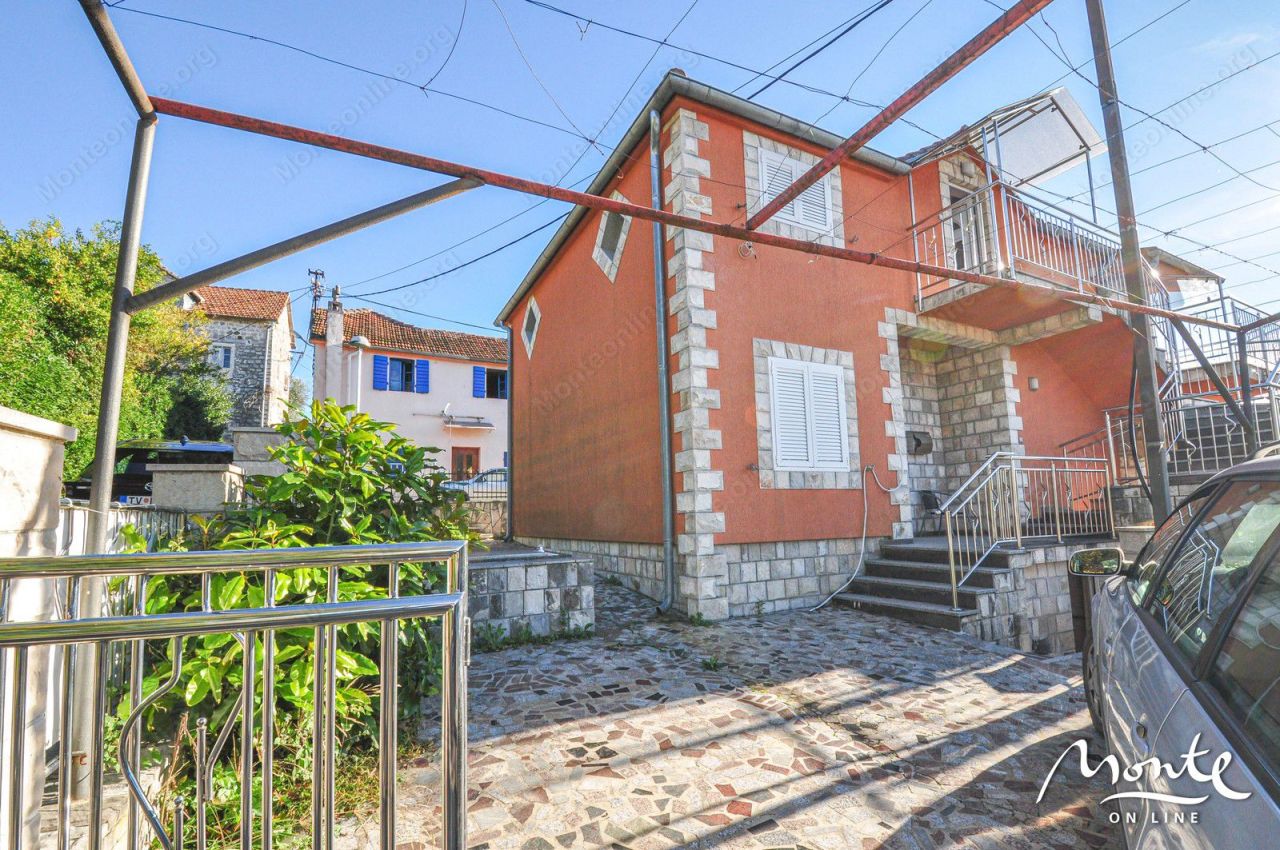 Вилла в Тивате, Черногория, 194 м² - фото 2