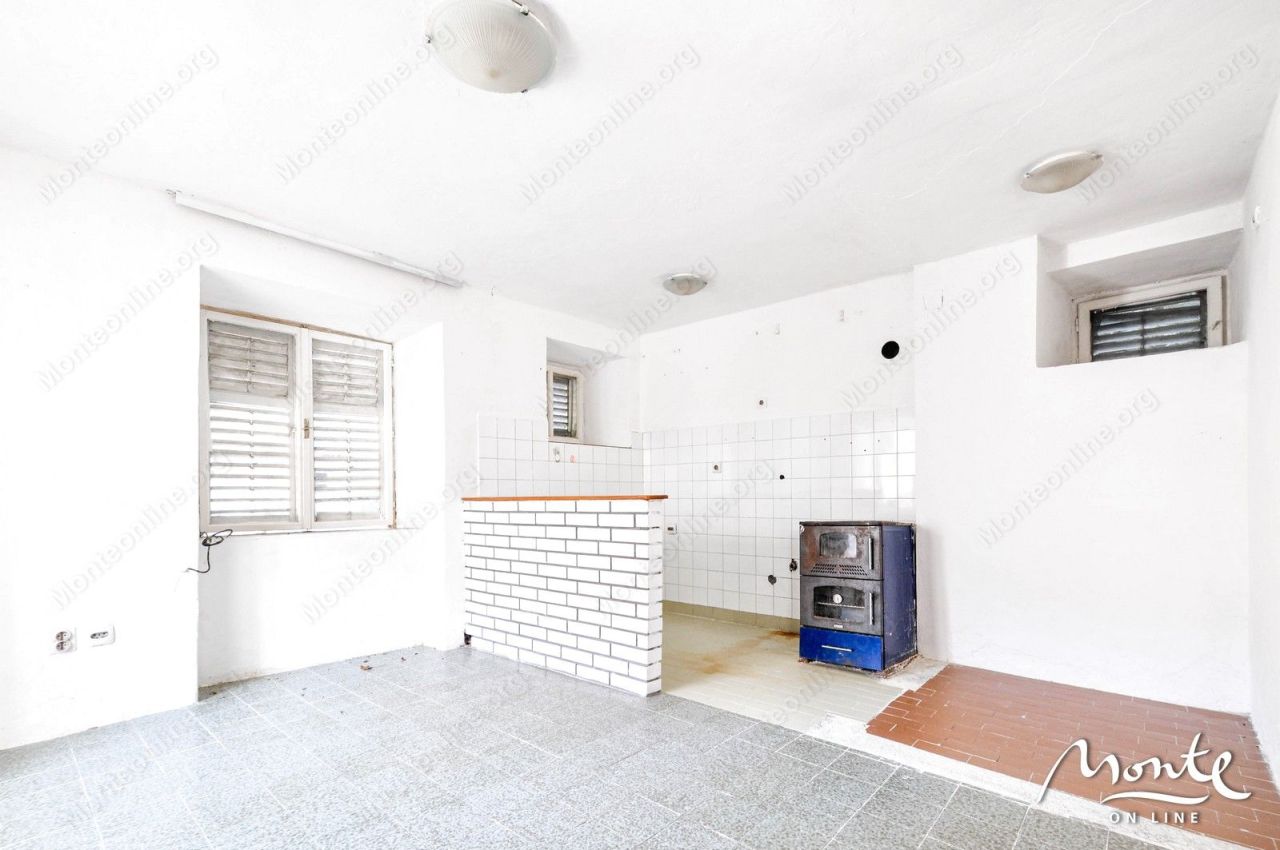 Вилла в Тивате, Черногория, 90 м² - фото 2