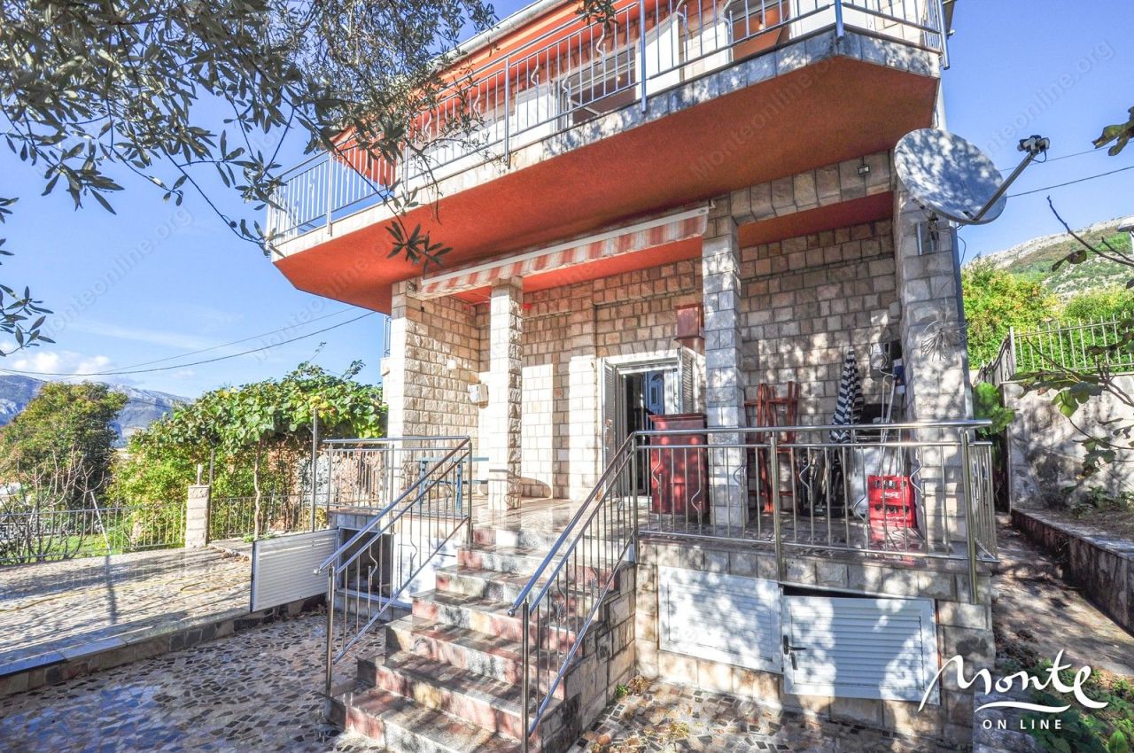 Вилла в Тивате, Черногория, 194 м² - фото 3