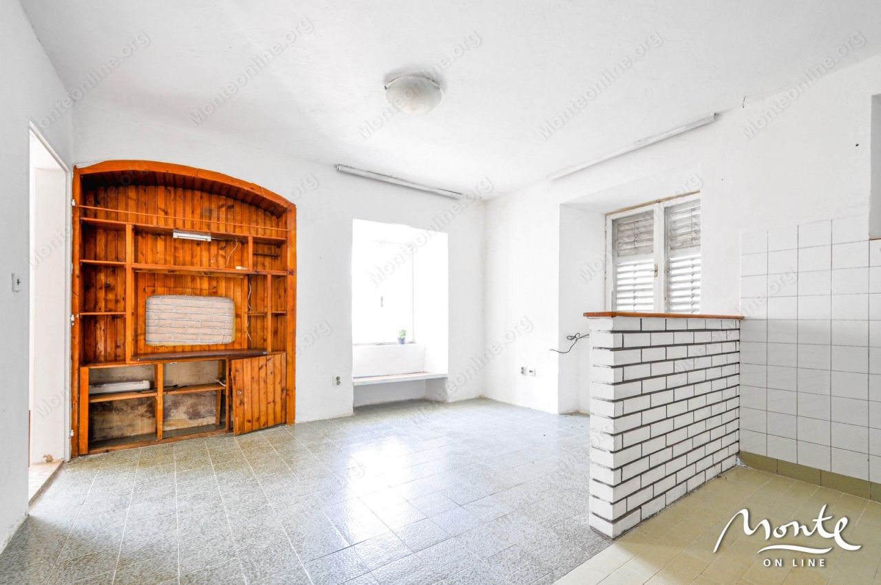 Вилла в Тивате, Черногория, 90 м² - фото 3