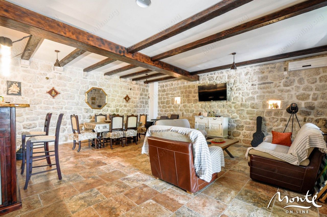 Вилла в Доброте, Черногория, 415 м² - фото 3