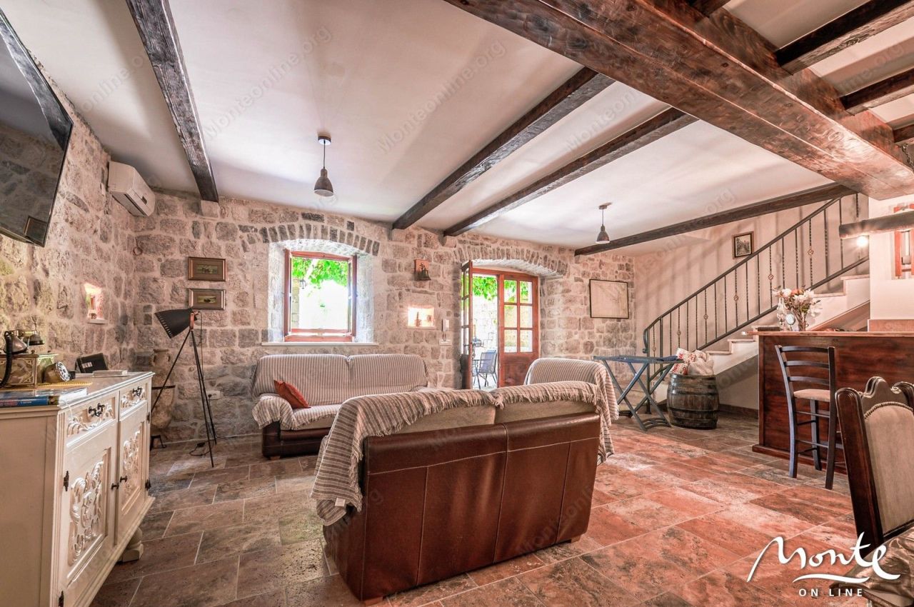 Вилла в Доброте, Черногория, 415 м² - фото 4