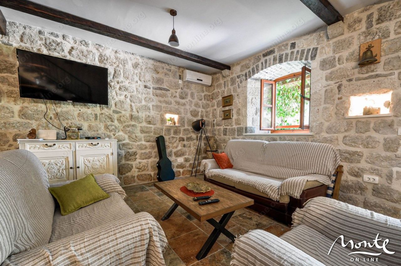 Вилла в Доброте, Черногория, 415 м² - фото 5