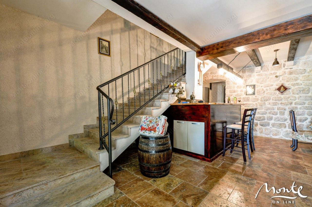 Вилла в Доброте, Черногория, 415 м² - фото 6