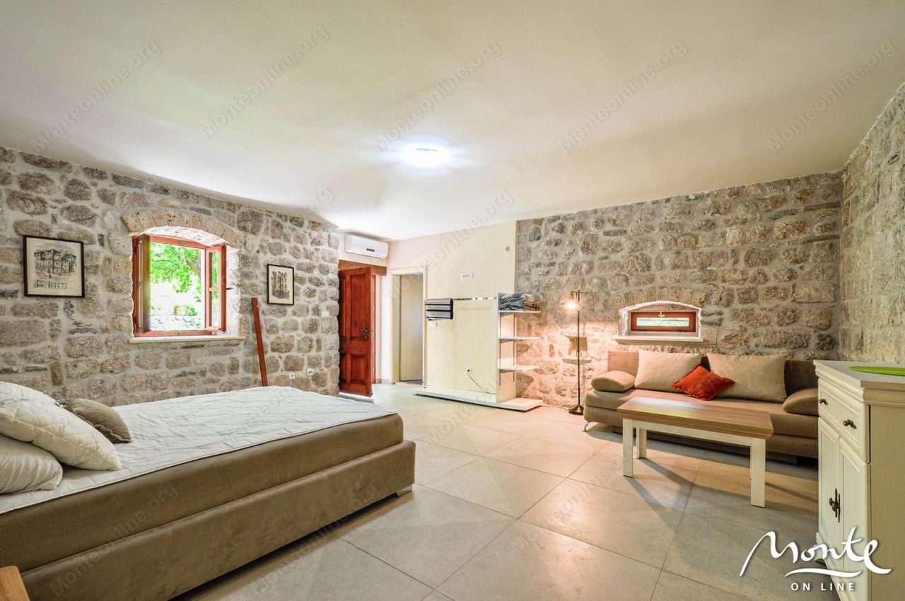 Вилла в Доброте, Черногория, 415 м² - фото 8