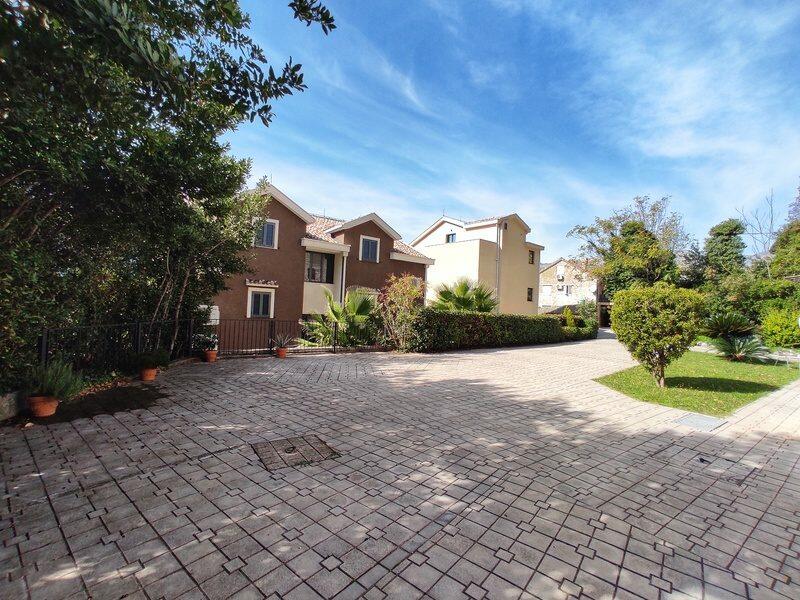 Апартаменты в Доброте, Черногория, 82 м² - фото 11