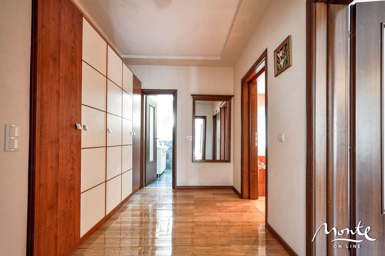 Инвестиционный проект в Тивате, Черногория, 220 м² - фото 12