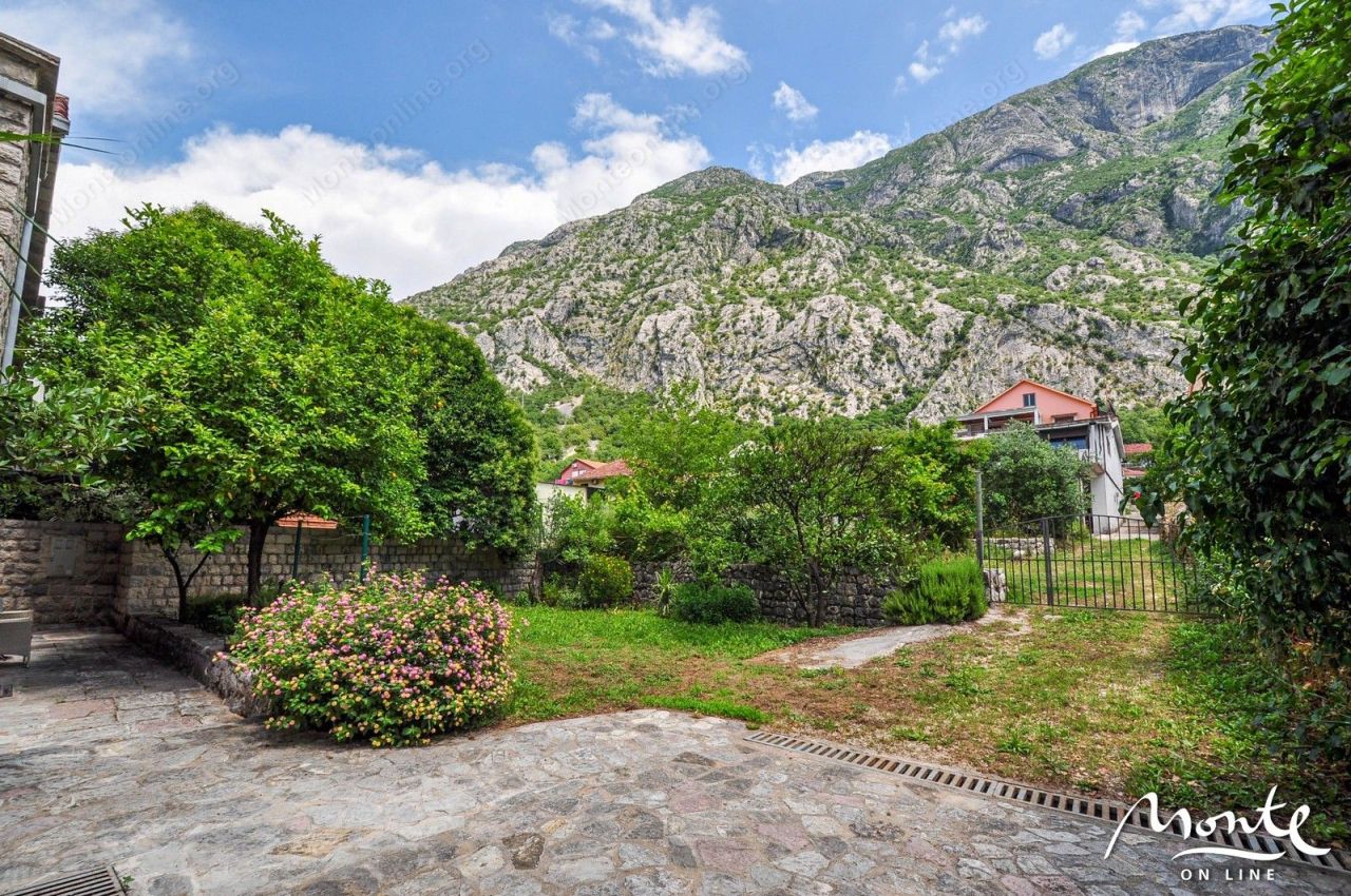 Вилла в Доброте, Черногория, 415 м² - фото 13