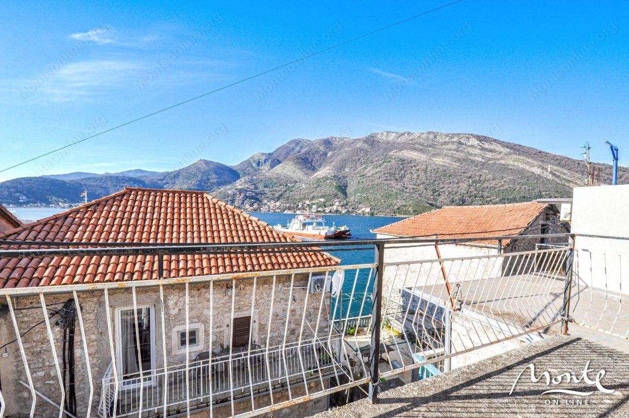 Вилла в Тивате, Черногория, 90 м² - фото 13