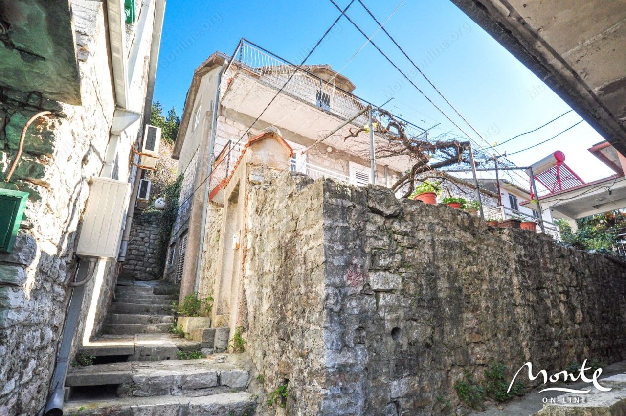 Вилла в Тивате, Черногория, 90 м² - фото 14