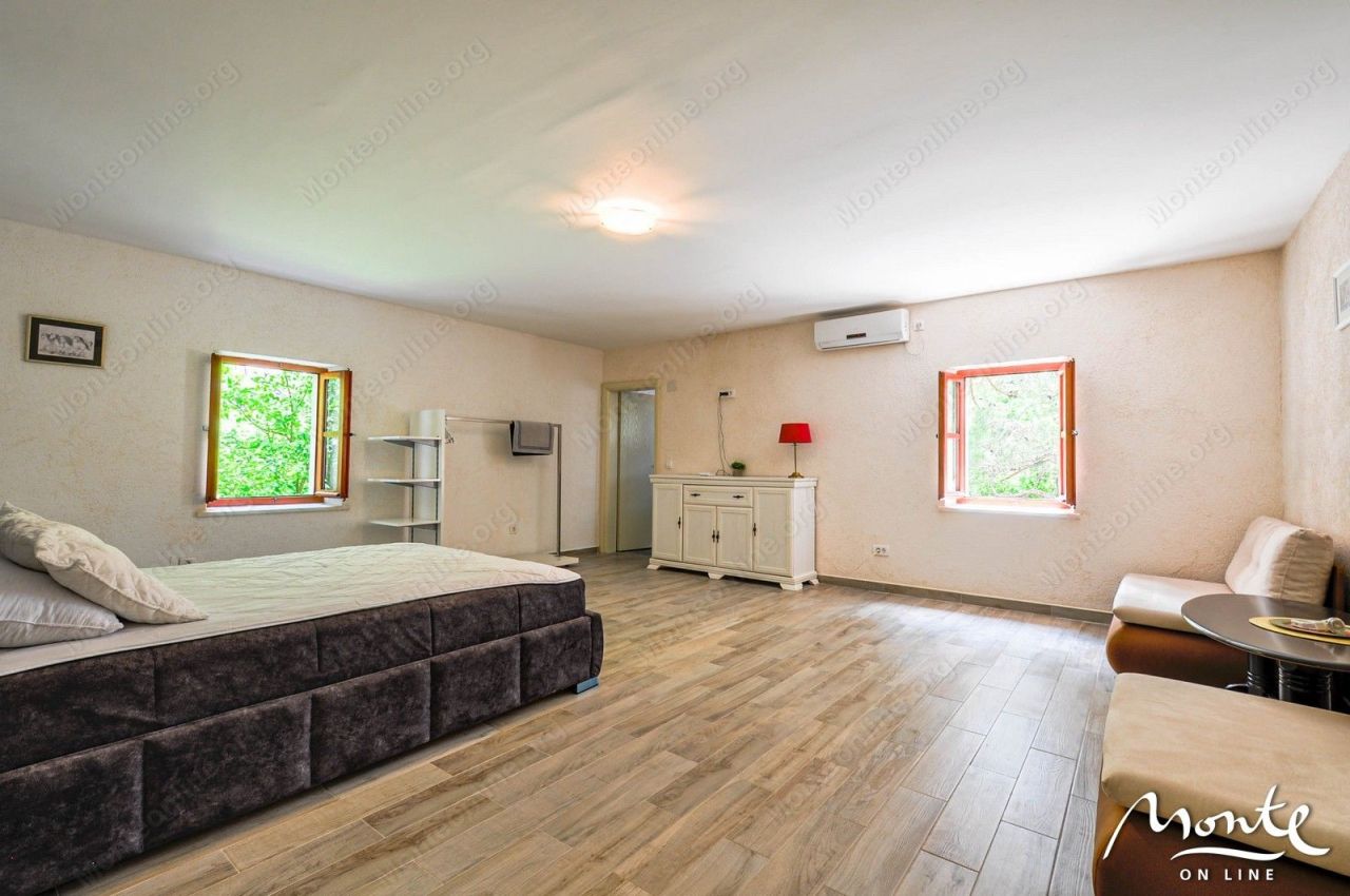 Вилла в Доброте, Черногория, 415 м² - фото 15