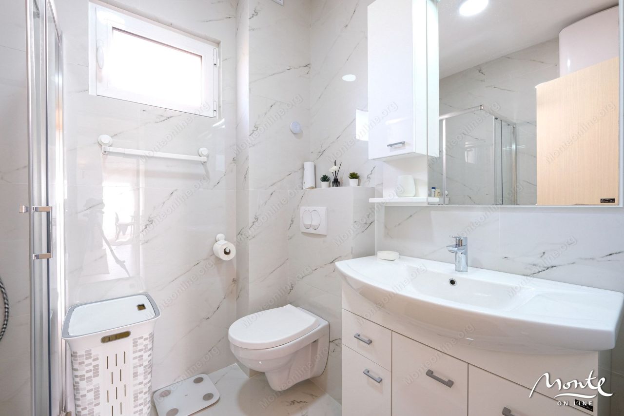 Апартаменты в Тивате, Черногория, 66 м² - фото 16