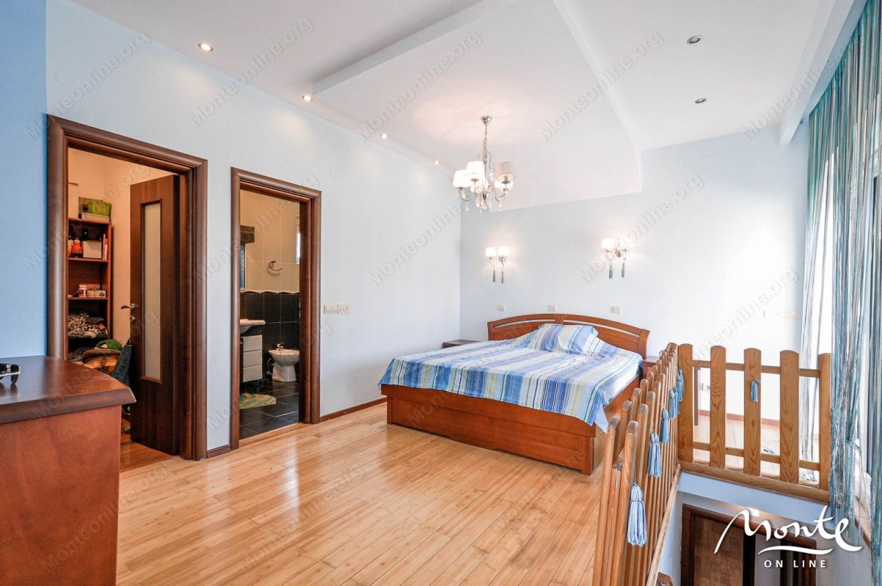 Инвестиционный проект в Тивате, Черногория, 220 м² - фото 16