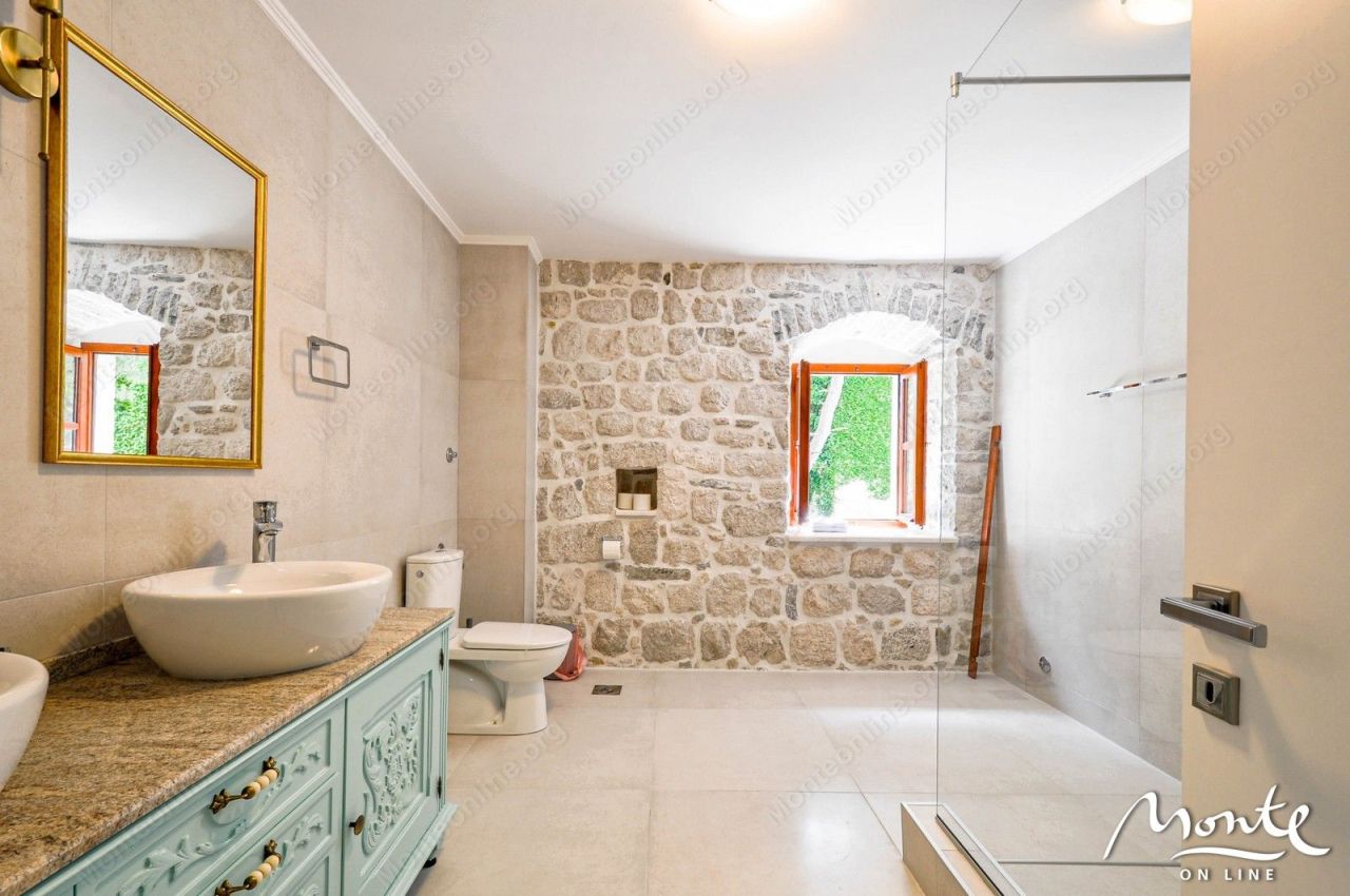 Вилла в Доброте, Черногория, 415 м² - фото 16