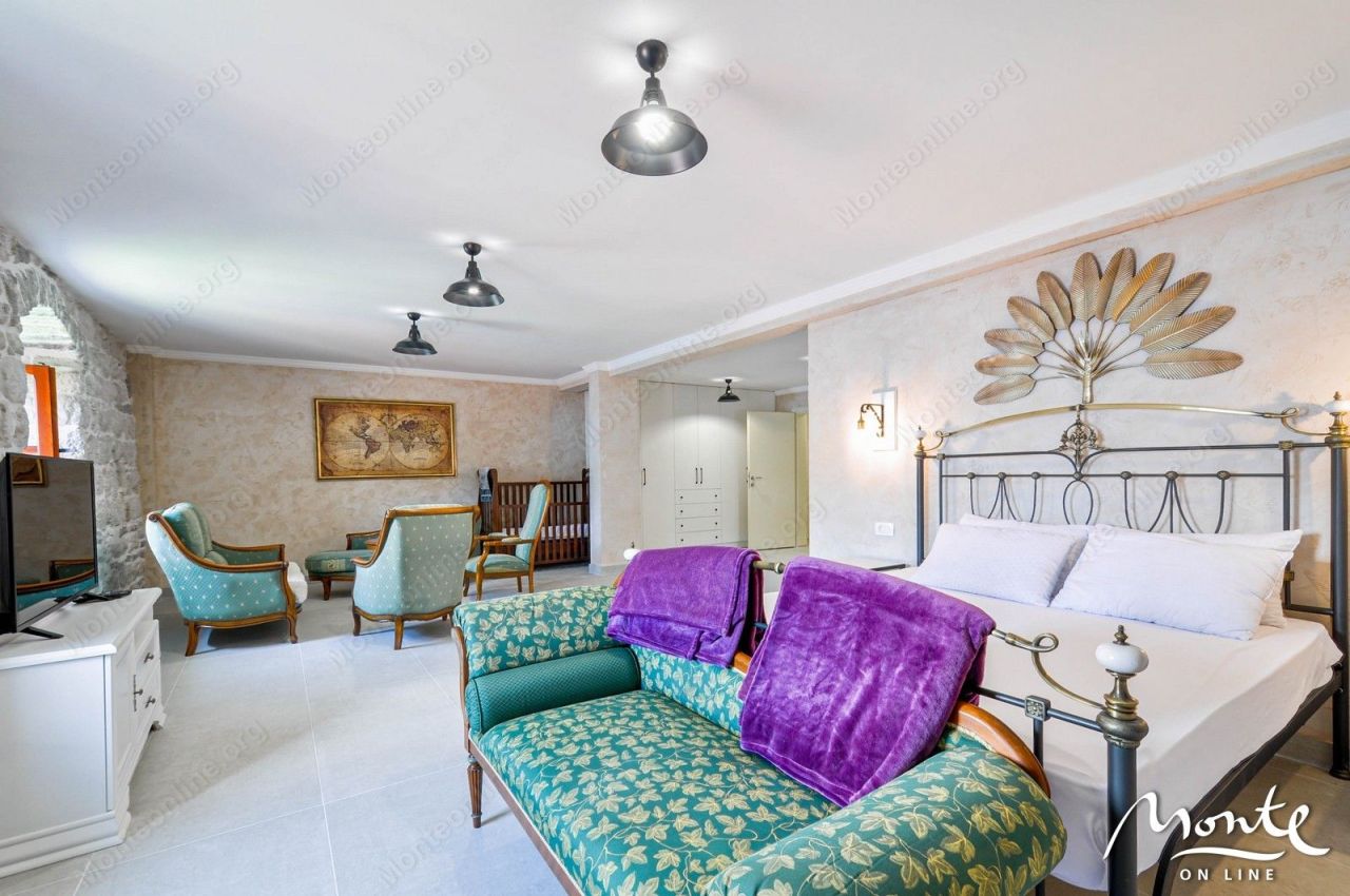 Вилла в Доброте, Черногория, 415 м² - фото 18