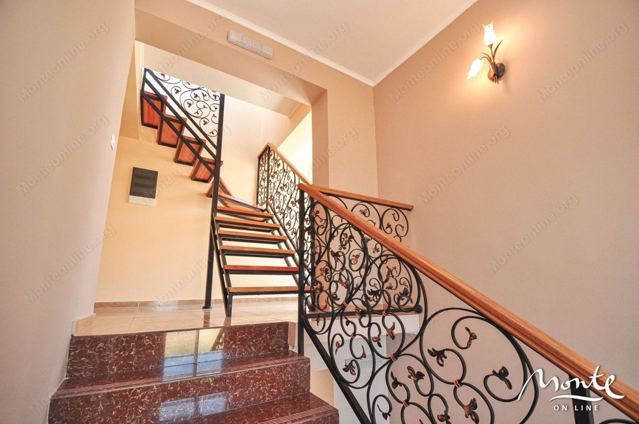 Вилла в Биеле, Черногория, 260 м² - фото 18