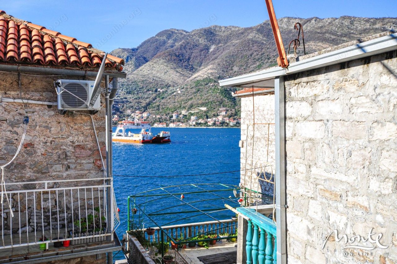 Вилла в Тивате, Черногория, 90 м² - фото 19