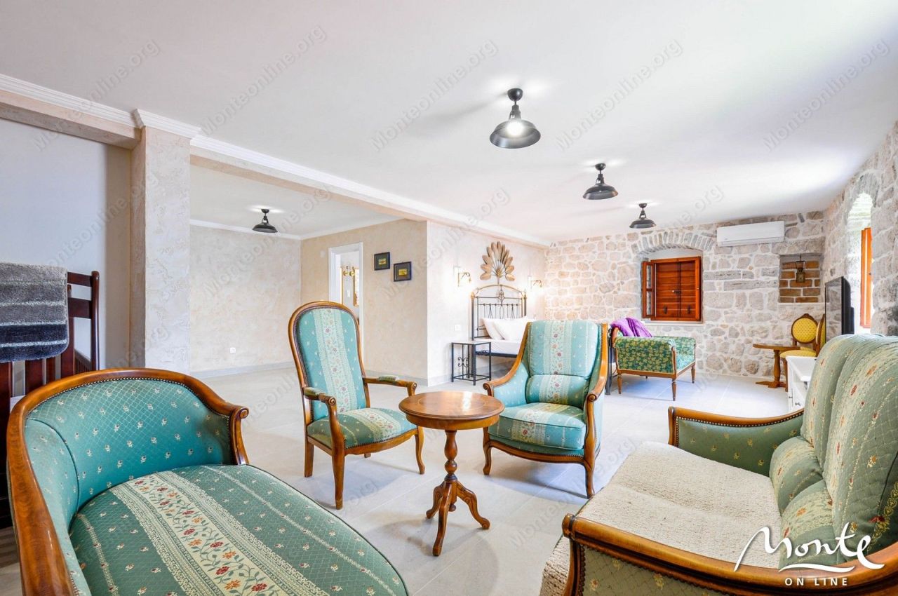 Вилла в Доброте, Черногория, 415 м² - фото 19