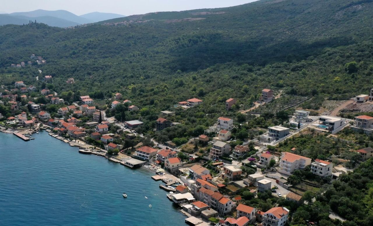 Земля в Тивате, Черногория, 572 м² - фото 1