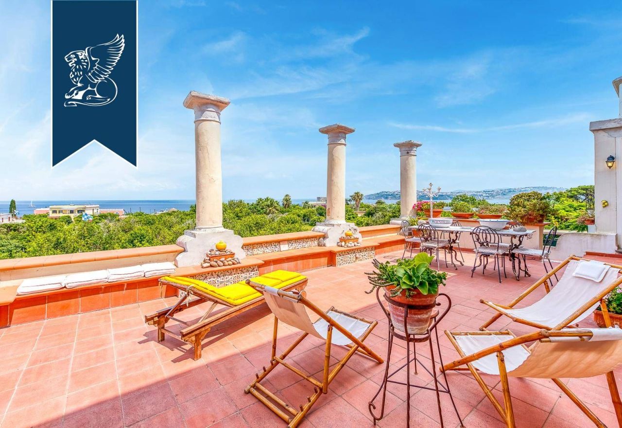 Вилла в Неаполе, Италия, 310 м² - фото 2