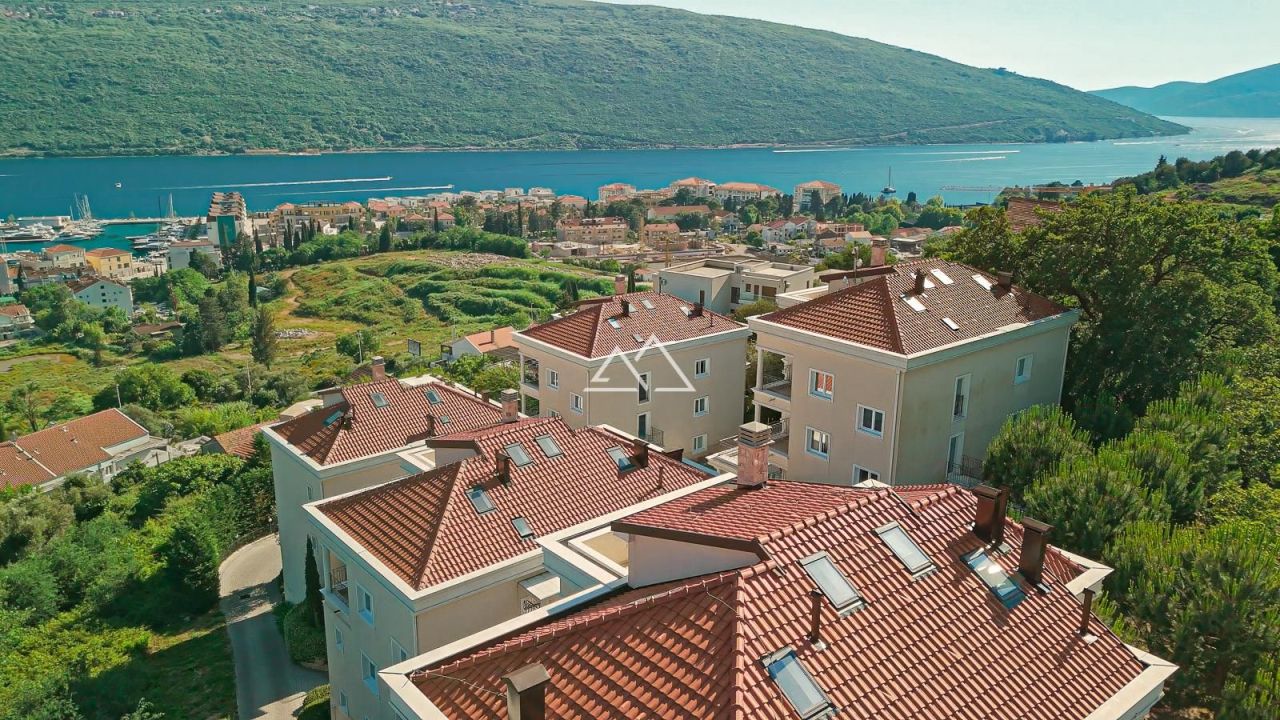 Апартаменты в Дженовичах, Черногория, 158 м² - фото 1