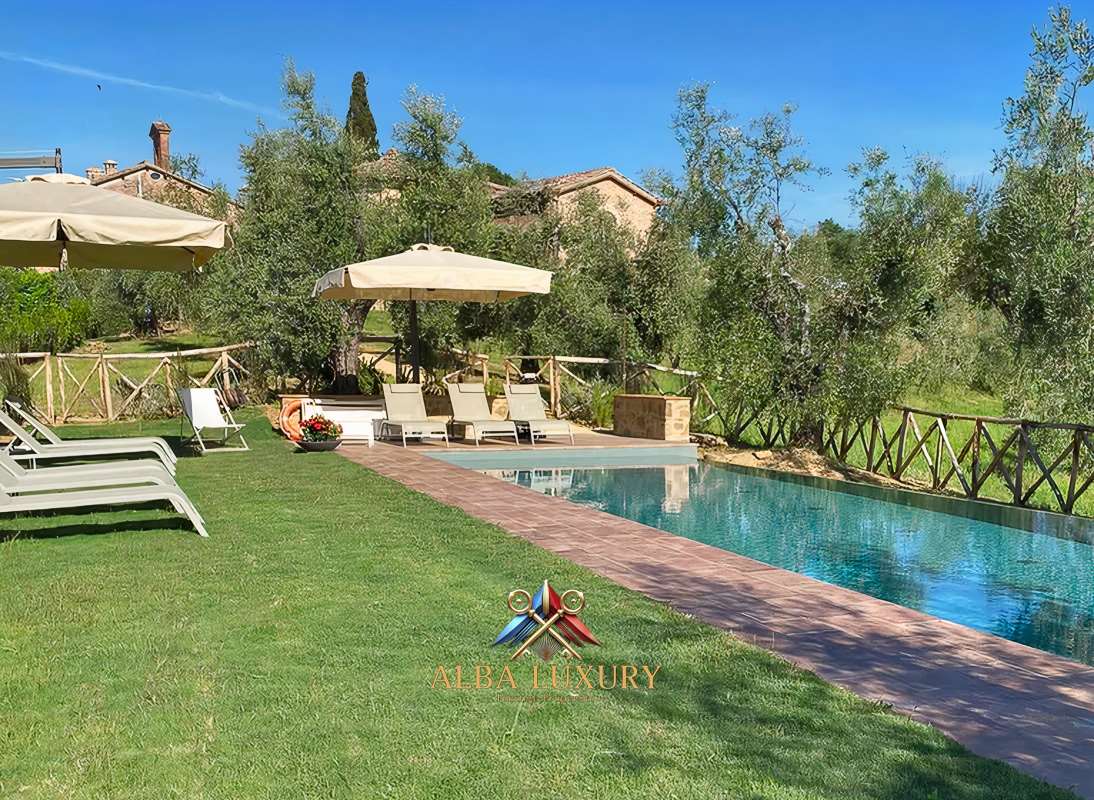 Вилла в Сиене, Италия, 600 м² - фото 1