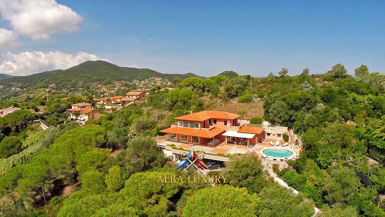 Вилла Via Briot, Италия, 450 м² - фото 1