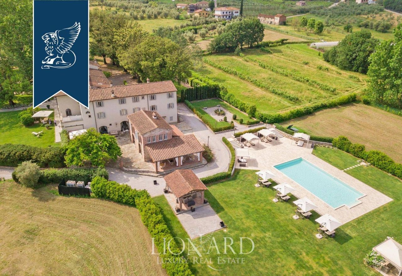 Вилла в Пистое, Италия, 2 100 м² - фото 2