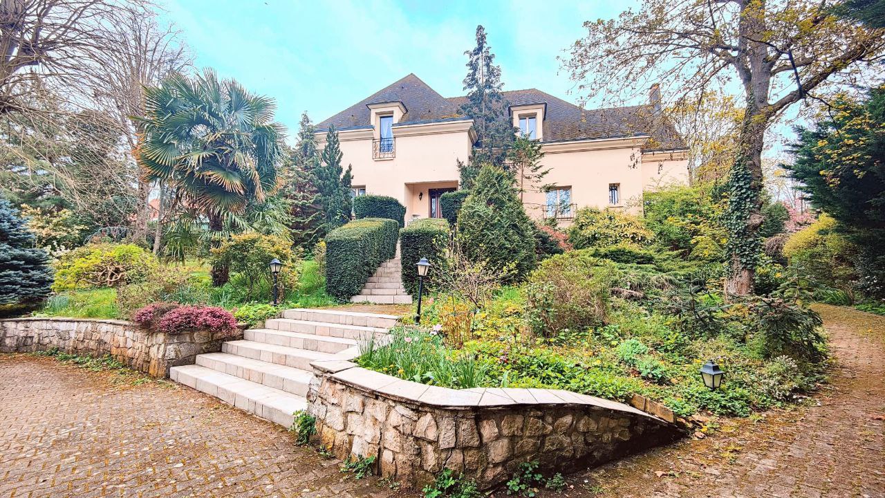 Коттедж в Иль-де-Франс, Франция, 600 м² - фото 1