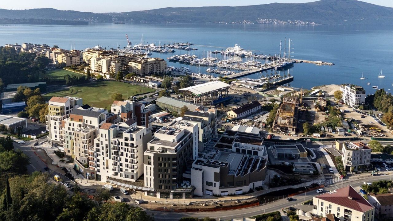 Квартира в Тивате, Черногория, 97 м² - фото 1