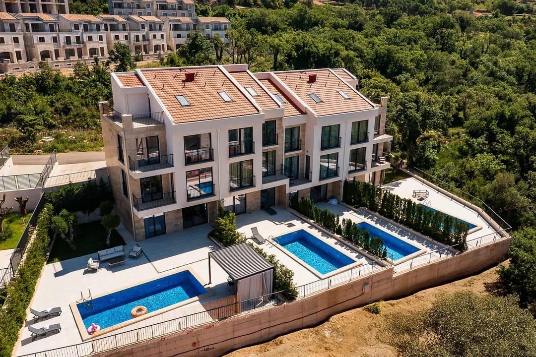 Вилла в Режевичах, Черногория, 883 м² - фото 1