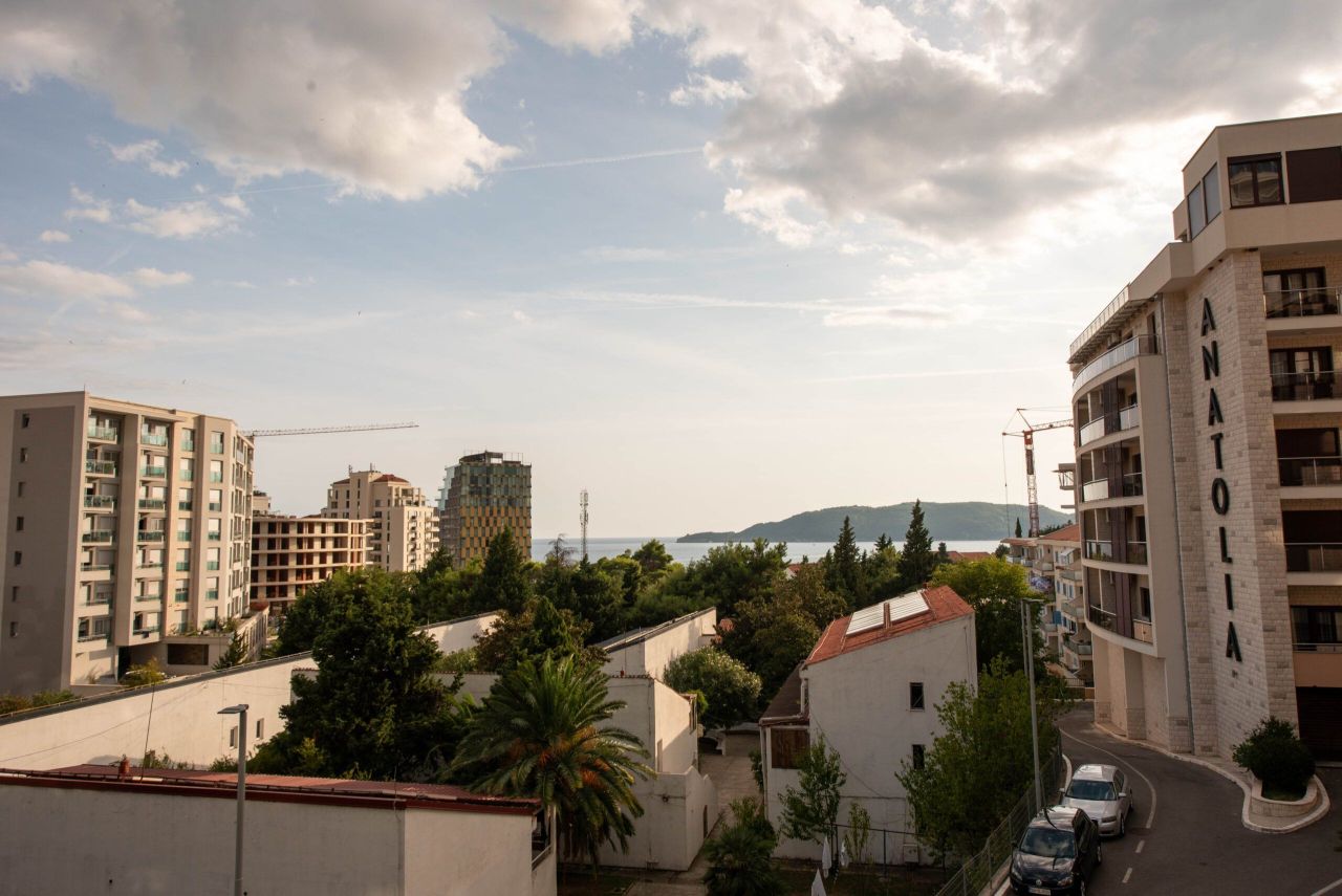 Апартаменты в Бечичи, Черногория, 55 м² - фото 1
