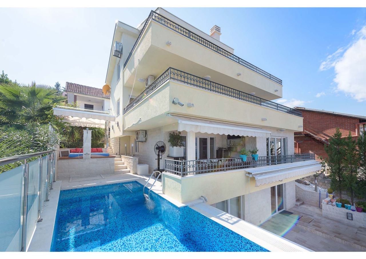 Вилла в Крашичах, Черногория, 280 м² - фото 1