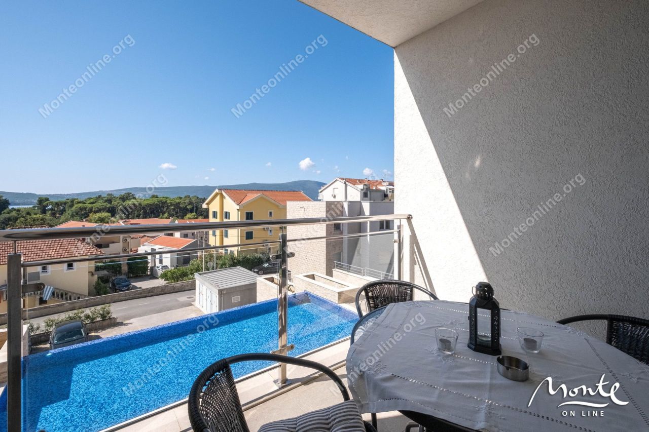 Апартаменты в Тивате, Черногория, 54 м² - фото 1