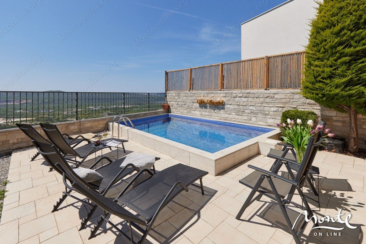 Вилла в Тивате, Черногория, 220 м² - фото 2