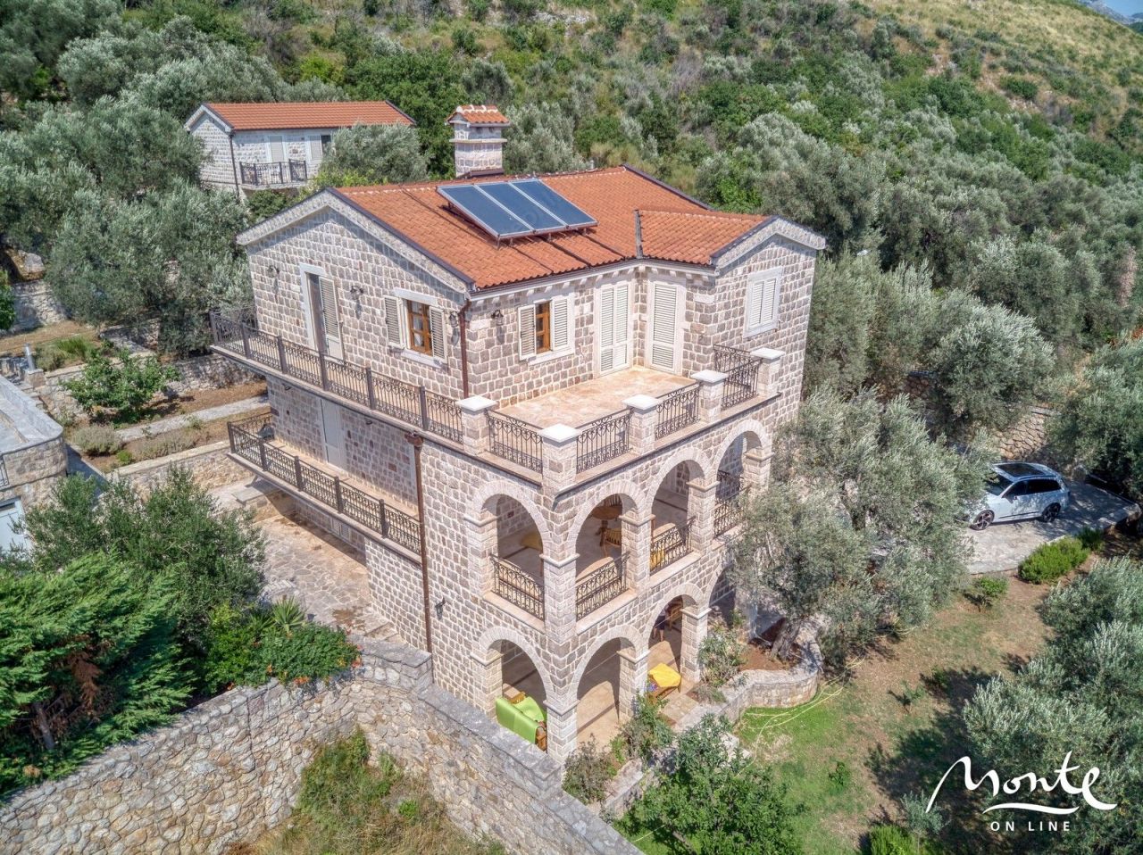 Вилла в Режевичах, Черногория, 480 м² - фото 2