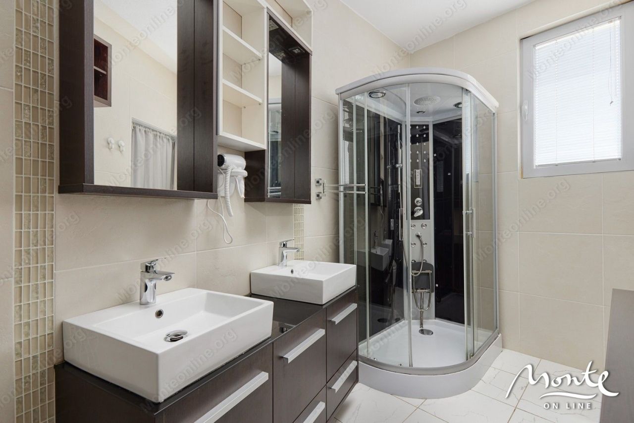 Вилла в Тивате, Черногория, 220 м² - фото 12