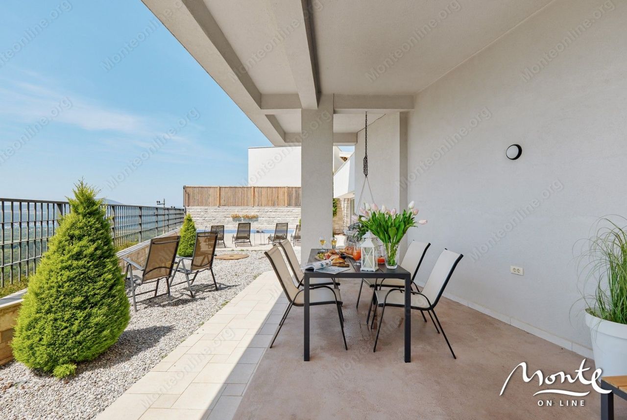 Вилла в Тивате, Черногория, 220 м² - фото 13