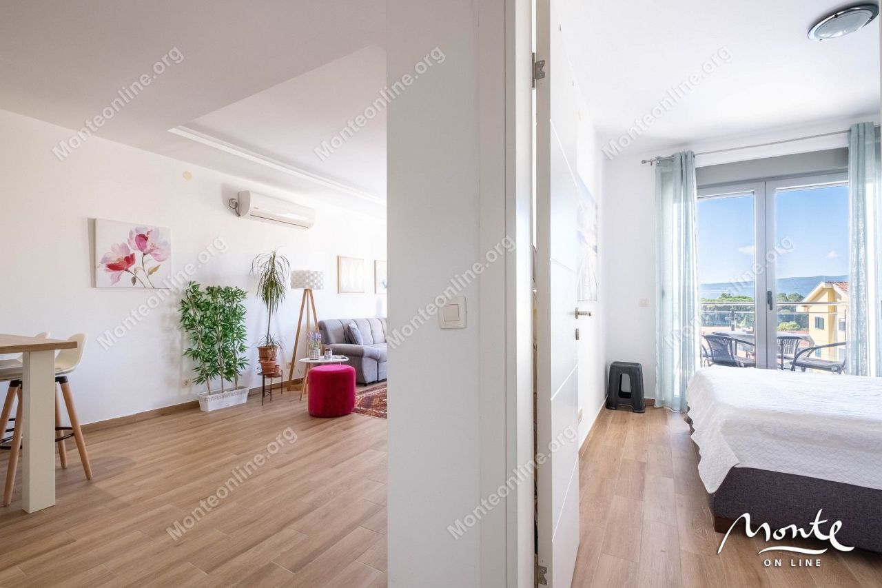 Апартаменты в Тивате, Черногория, 54 м² - фото 14