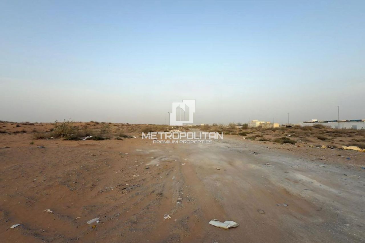 Коммерческая недвижимость Umm Al Quwain, ОАЭ, 4 048 м² - фото 1