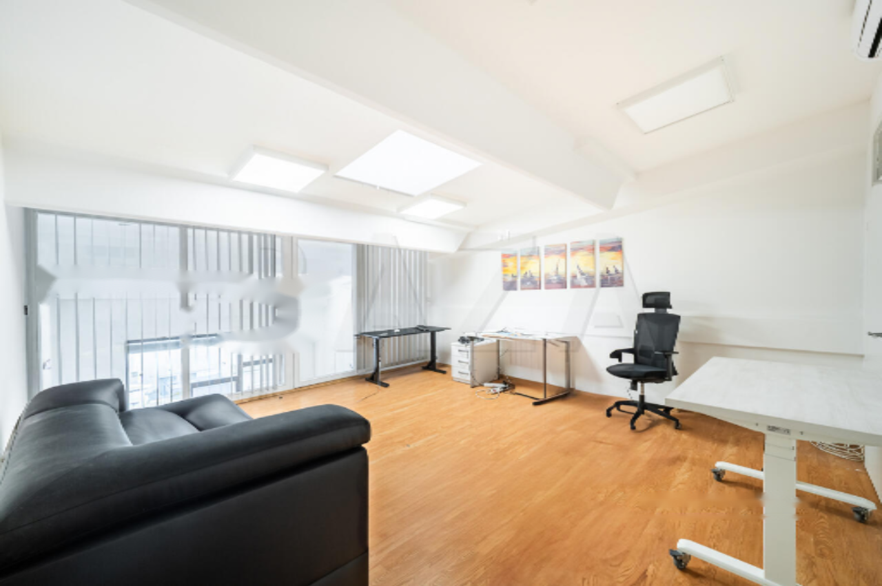 Офис в Любляне, Словения, 84 м² - фото 1