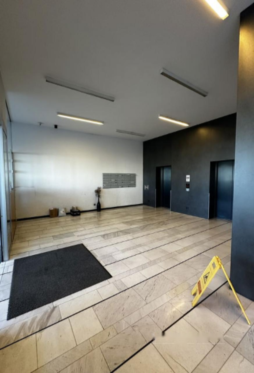 Офис в Любляне, Словения, 1 375 м² - фото 1