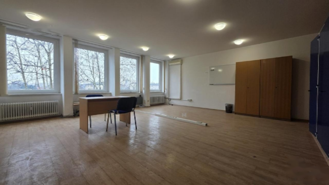 Офис в Любляне, Словения, 41 м² - фото 1