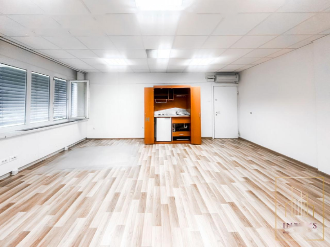 Офис в Любляне, Словения, 64 м² - фото 1