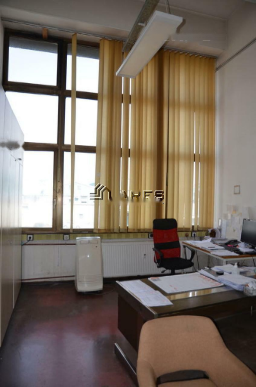 Офис в Любляне, Словения, 1 500 м² - фото 1